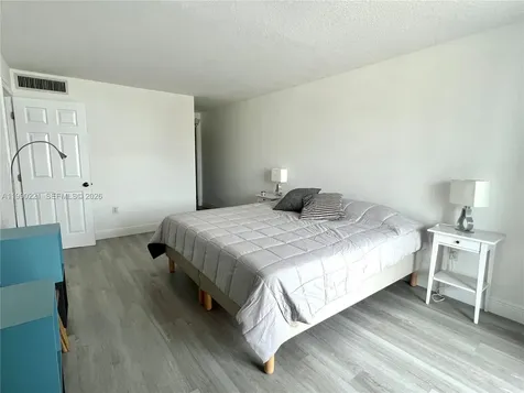 8233 Harding Avenue Miami Beach FL 33141