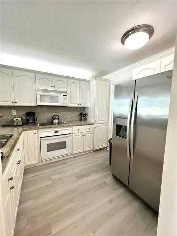 8233 Harding Avenue Miami Beach FL 33141