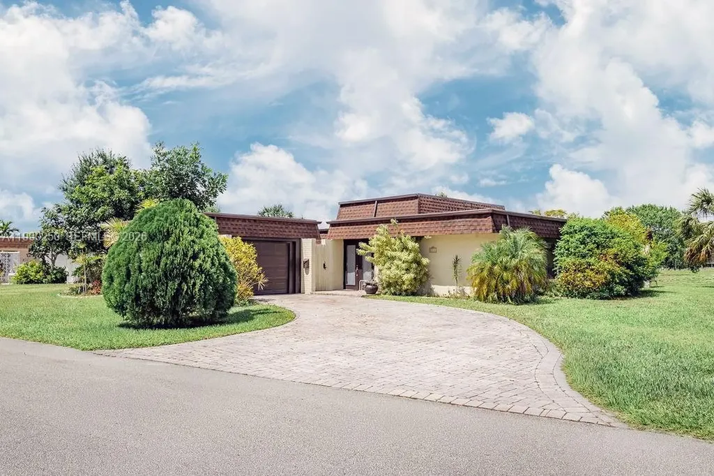 5311 Banyan Lane Tamarac FL 33319