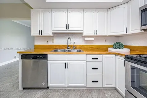 5311 Banyan Lane Tamarac FL 33319