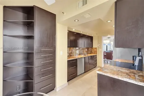 4000 Towerside Terrace Miami FL 33138