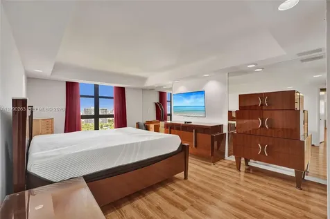 4000 Towerside Terrace Miami FL 33138