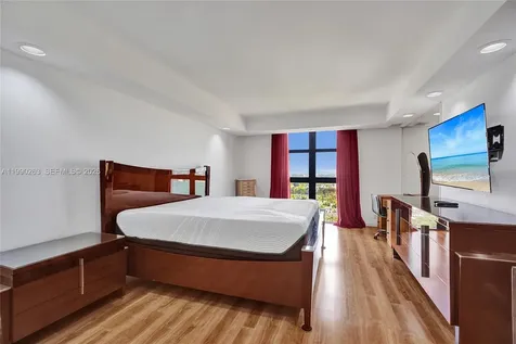 4000 Towerside Terrace Miami FL 33138