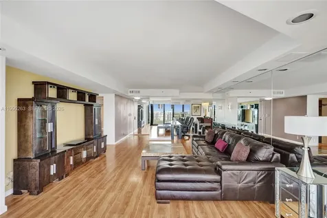 4000 Towerside Terrace Miami FL 33138