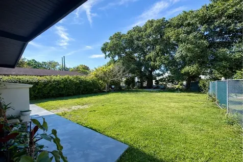 6561 SW 34th Street Miami FL 33155