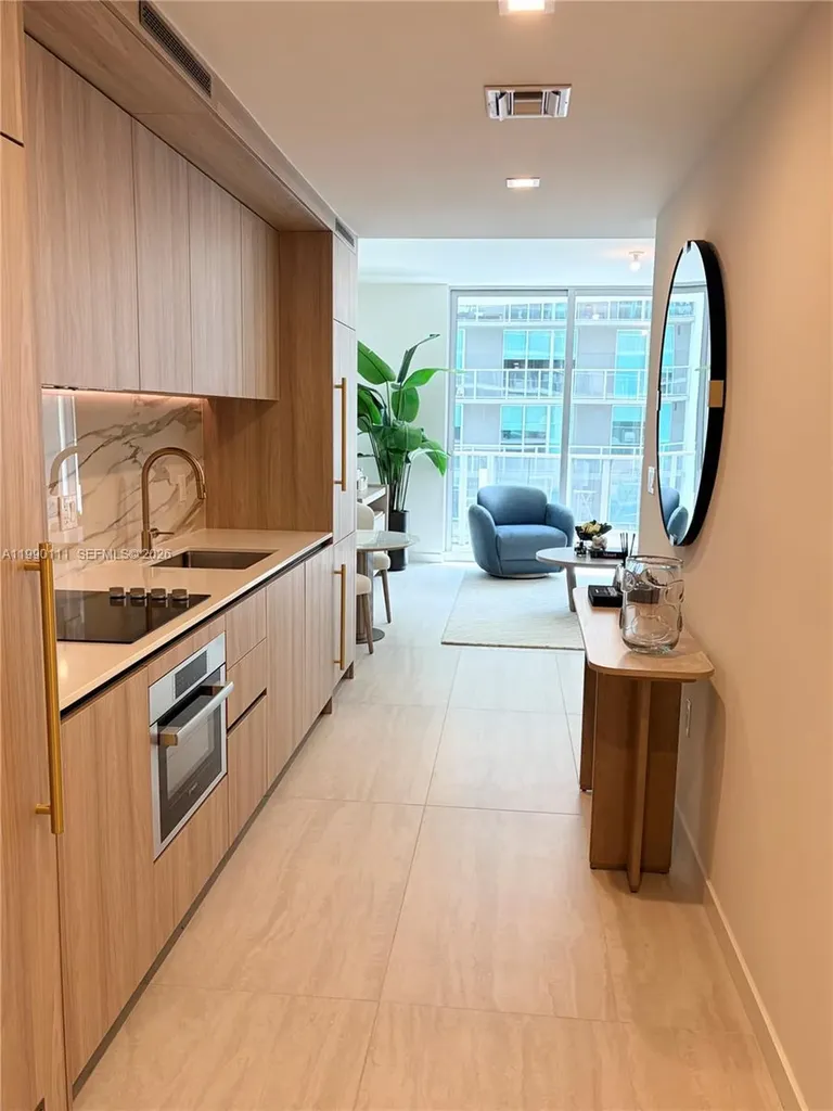 77 SE 5th Street Miami FL 33131