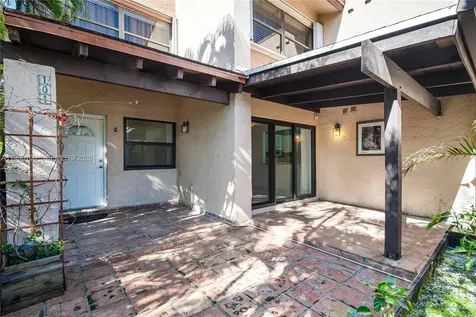 495 W Park Drive Miami FL 33172