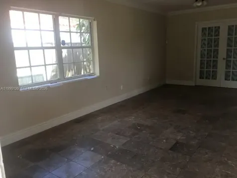 625 E 8th Court Hialeah FL 33010