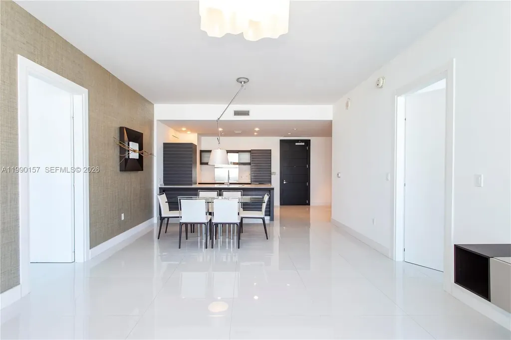 200 Biscayne Blvd Way Miami FL 33131
