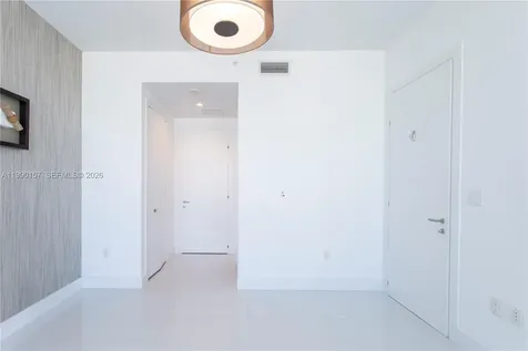 200 Biscayne Blvd Way Miami FL 33131