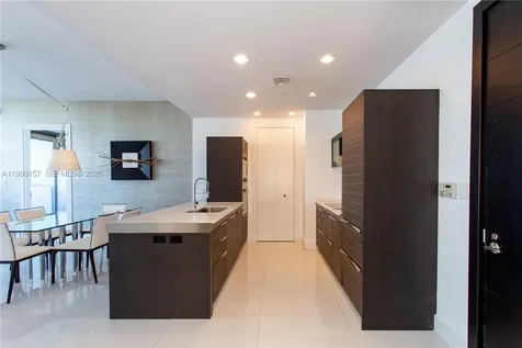 200 Biscayne Blvd Way Miami FL 33131
