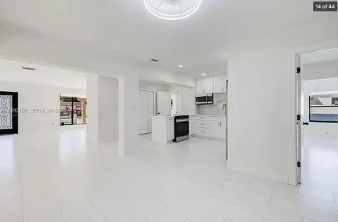 865 W 72nd Place Hialeah FL 33014