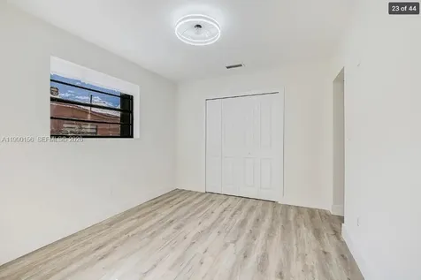 865 W 72nd Place Hialeah FL 33014