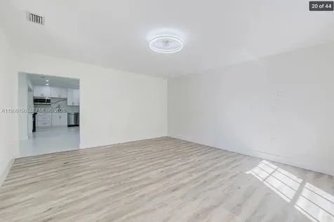 865 W 72nd Place Hialeah FL 33014