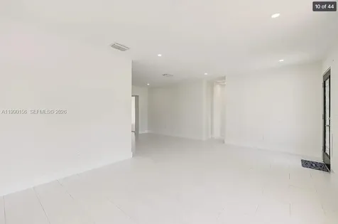 865 W 72nd Place Hialeah FL 33014