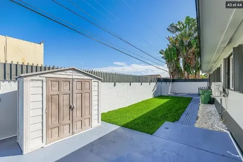 865 W 72nd Place Hialeah FL 33014