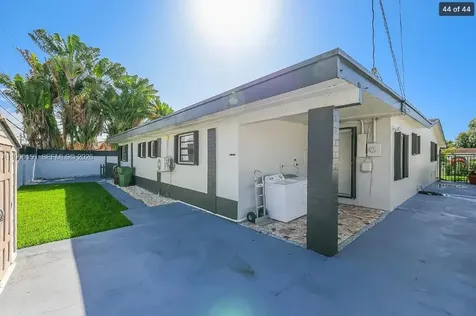 865 W 72nd Place Hialeah FL 33014