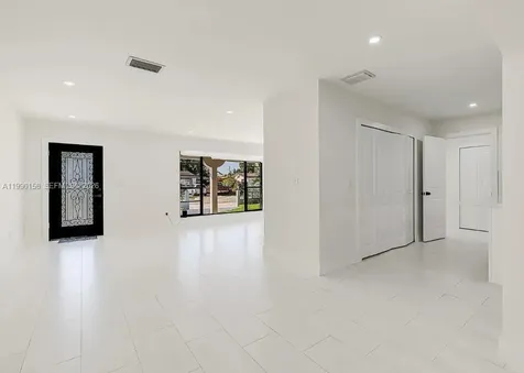 865 W 72nd Place Hialeah FL 33014