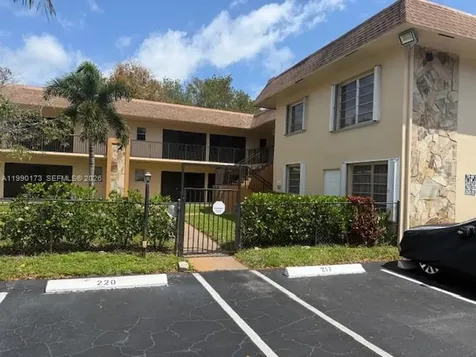 421 NE 1st Street Hallandale Beach FL 33009