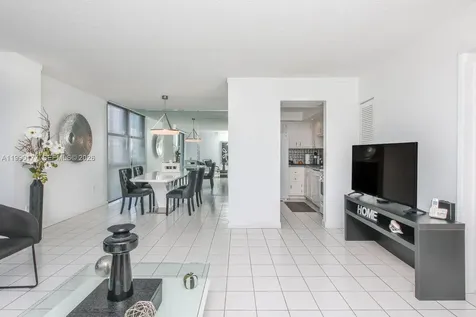 3675 N Country Club Drive Aventura FL 33180