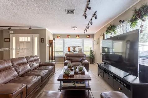 4548 SW 28th Way Dania Beach FL 33312