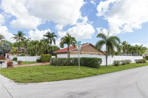 4548 SW 28th Way Dania Beach FL 33312