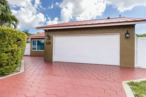 4548 SW 28th Way Dania Beach FL 33312