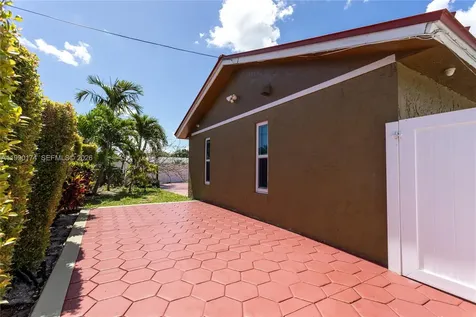 4548 SW 28th Way Dania Beach FL 33312