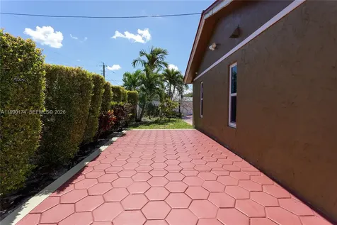 4548 SW 28th Way Dania Beach FL 33312