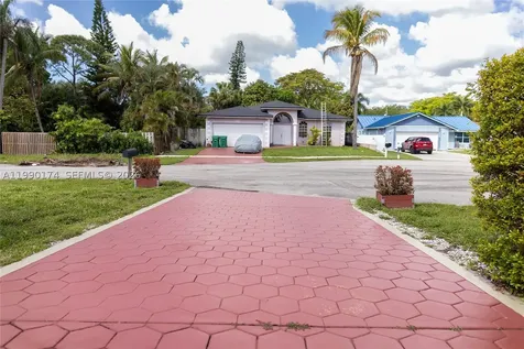 4548 SW 28th Way Dania Beach FL 33312