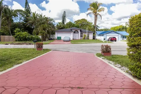 4548 SW 28th Way Dania Beach FL 33312