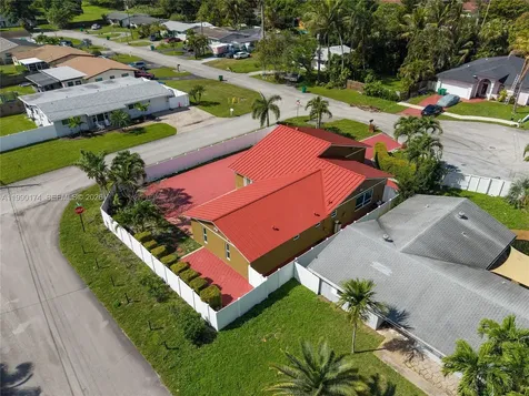 4548 SW 28th Way Dania Beach FL 33312