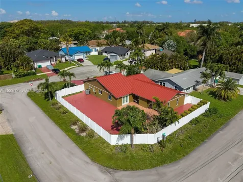 4548 SW 28th Way Dania Beach FL 33312