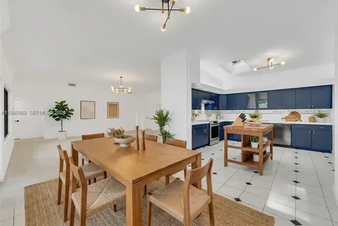 7132 SW 65th Avenue South Miami FL 33143
