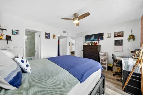 365 SW 86th Avenue Pembroke Pines FL 33025