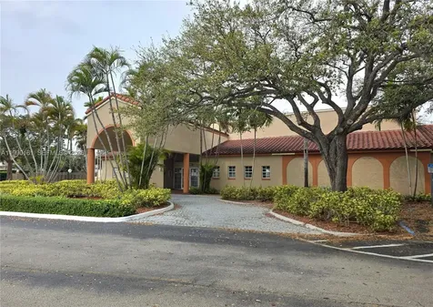 365 SW 86th Avenue Pembroke Pines FL 33025