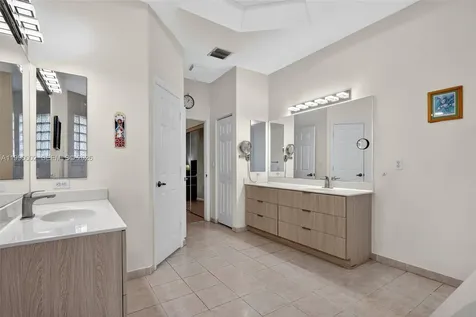 1845 NW 139th Terrace Pembroke Pines FL 33028