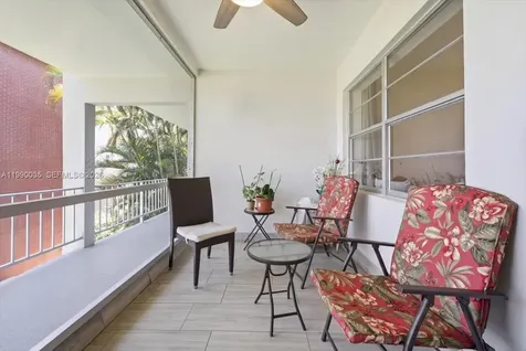 581 Blue Heron Drive Hallandale Beach FL 33009