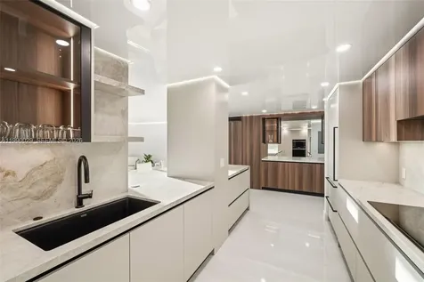 5555 Collins Avenue Miami Beach FL 33140