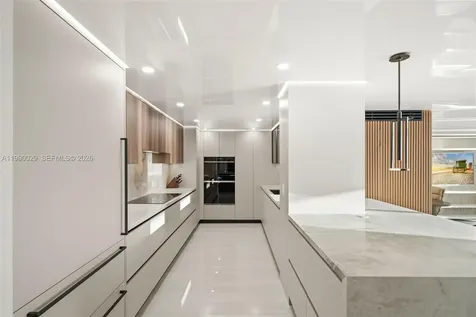 5555 Collins Avenue Miami Beach FL 33140