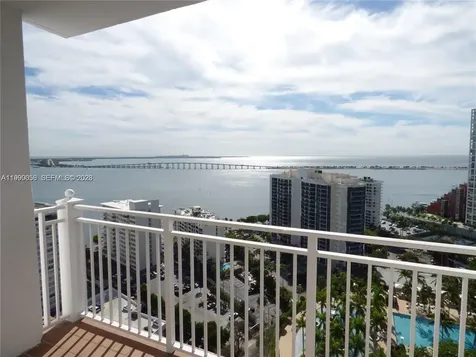 185 SE 14th Terrace Miami FL 33131