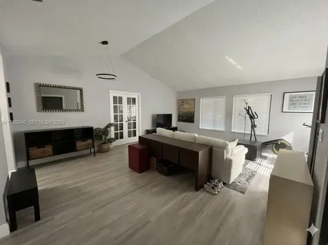 3931 SW 84th Terrace Davie FL 33328
