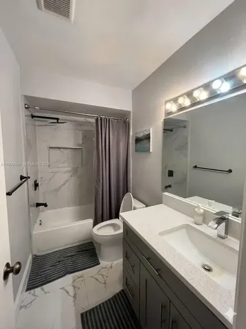 3931 SW 84th Terrace Davie FL 33328