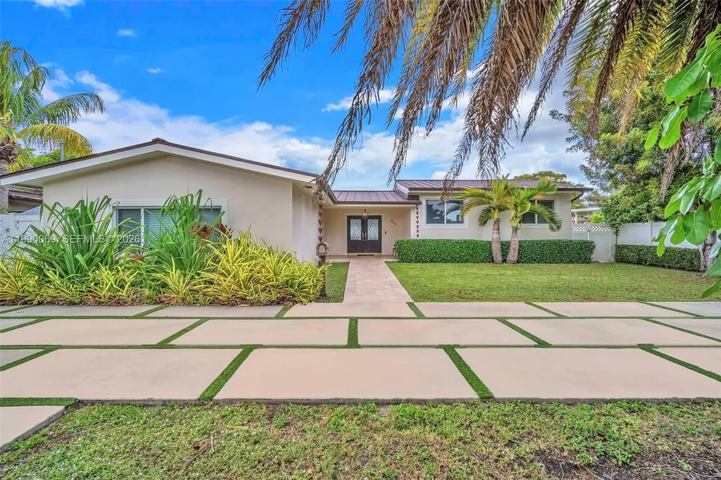 851 Bluebird Avenue Miami Springs FL 33166