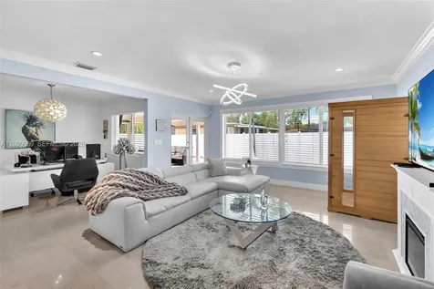 851 Bluebird Avenue Miami Springs FL 33166
