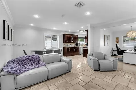 851 Bluebird Avenue Miami Springs FL 33166