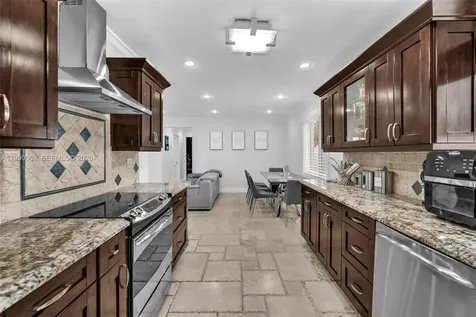 851 Bluebird Avenue Miami Springs FL 33166