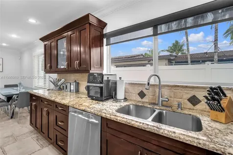 851 Bluebird Avenue Miami Springs FL 33166