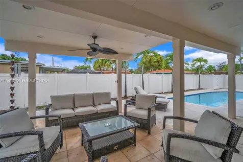 851 Bluebird Avenue Miami Springs FL 33166