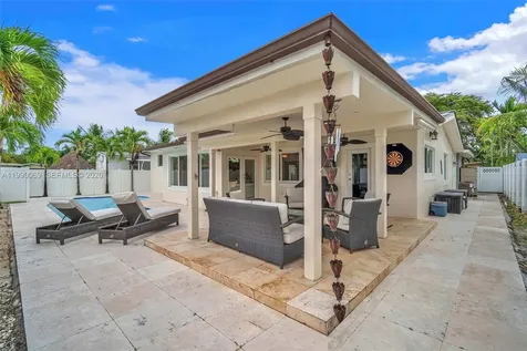 851 Bluebird Avenue Miami Springs FL 33166